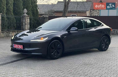 Седан Tesla Model 3 2024 в 