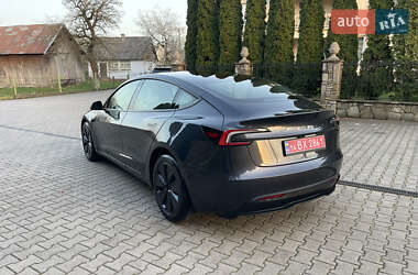 Седан Tesla Model 3 2024 в 