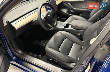 Седан Tesla Model 3 2021 в 