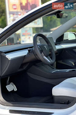 Седан Tesla Model 3 2023 в Одессе