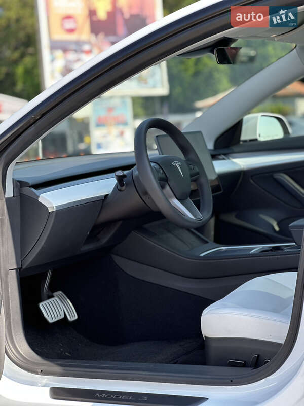 Седан Tesla Model 3 2023 в Одессе