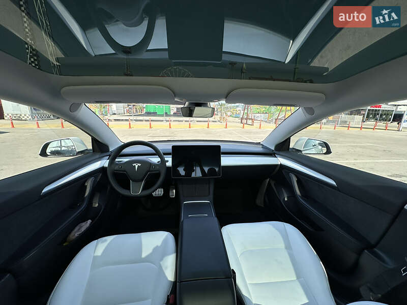 Седан Tesla Model 3 2023 в Одессе