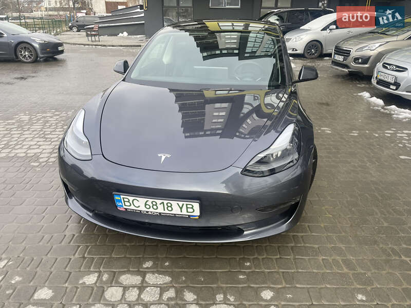 Седан Tesla Model 3 2023 в 