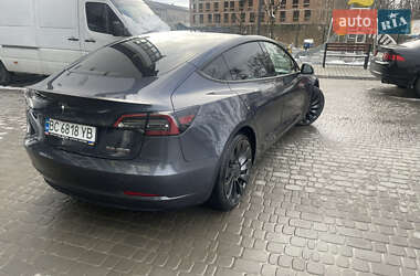 Седан Tesla Model 3 2023 в 