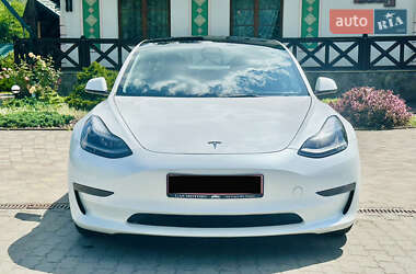 Седан Tesla Model 3 2022 в 