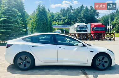 Седан Tesla Model 3 2022 в 