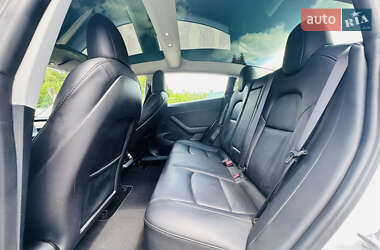 Седан Tesla Model 3 2022 в 