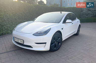 Седан Tesla Model 3 2022 в Ровно