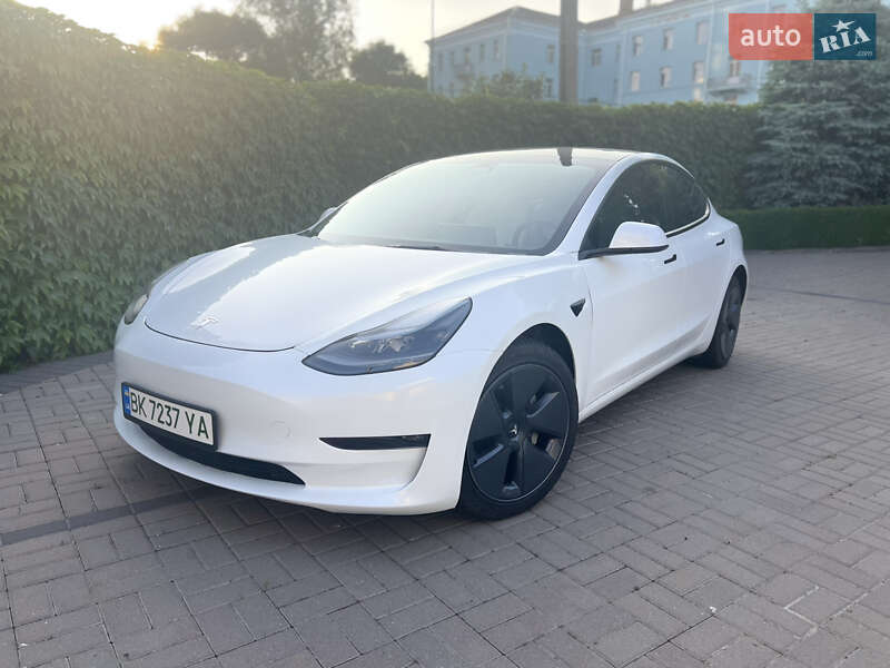 Tesla Model 3 2022