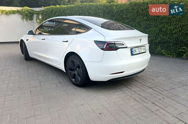 Седан Tesla Model 3 2022 в 
