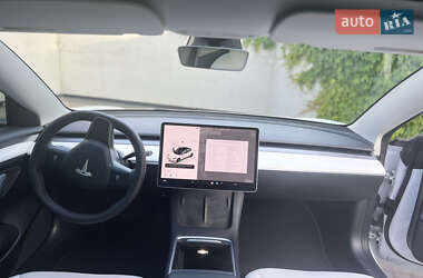 Седан Tesla Model 3 2022 в 