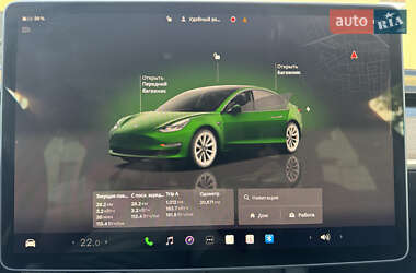 Седан Tesla Model 3 2022 в 