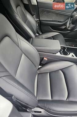 Седан Tesla Model 3 2019 в 