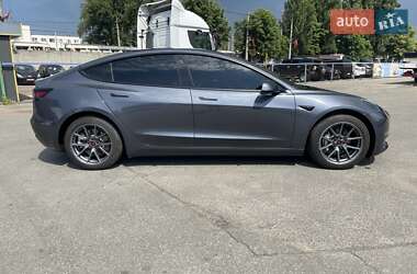 Седан Tesla Model 3 2023 в 