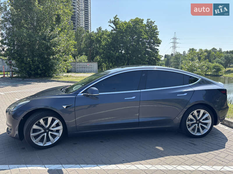 Седан Tesla Model 3 2019 в Киеве