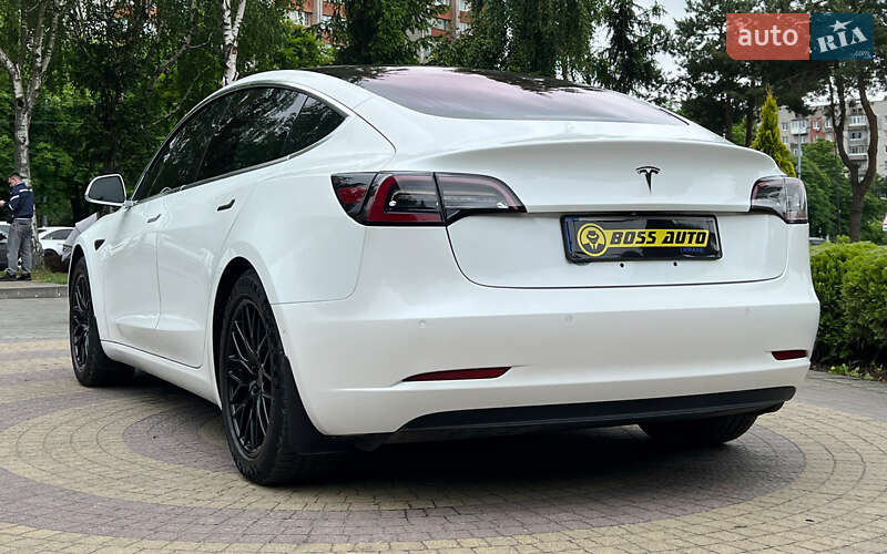 Седан Tesla Model 3 2017 в Львове