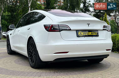 Седан Tesla Model 3 2017 в 