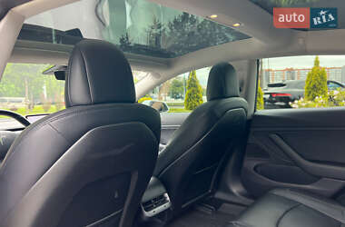 Седан Tesla Model 3 2017 в 