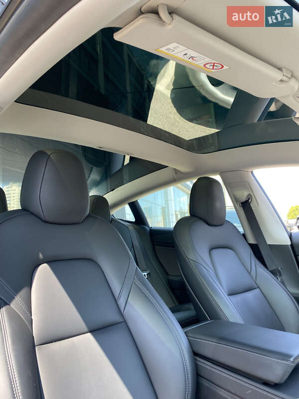 Седан Tesla Model 3 2021 в Києві