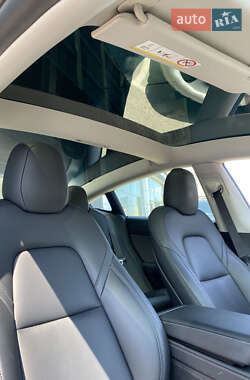Седан Tesla Model 3 2021 в 