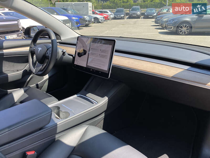 Седан Tesla Model 3 2021 в Києві
