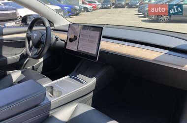 Седан Tesla Model 3 2021 в 