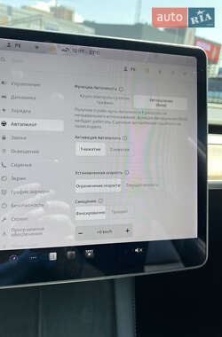 Седан Tesla Model 3 2021 в 
