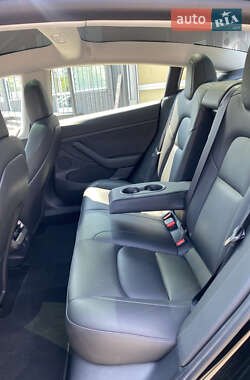 Седан Tesla Model 3 2021 в 
