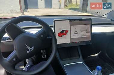 Седан Tesla Model 3 2023 в 
