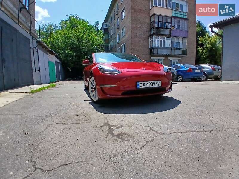 Седан Tesla Model 3 2023 в 