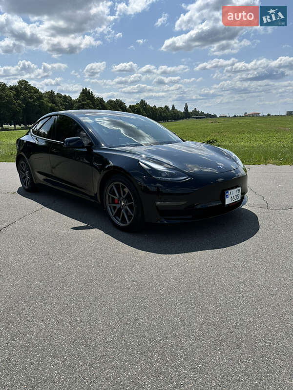 Седан Tesla Model 3 2021 в Киеве