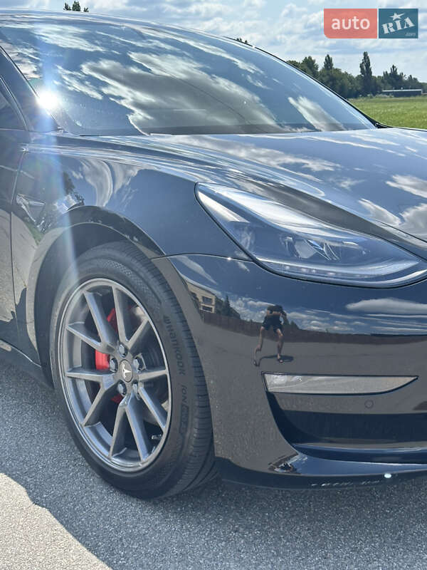 Седан Tesla Model 3 2021 в Киеве