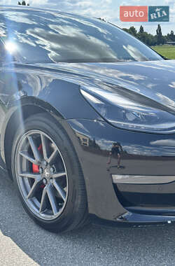 Седан Tesla Model 3 2021 в 