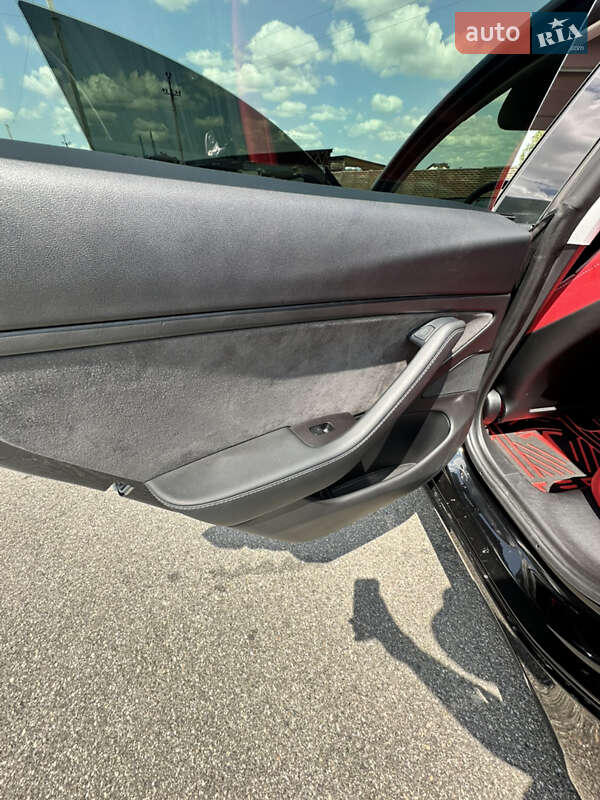 Седан Tesla Model 3 2021 в Киеве