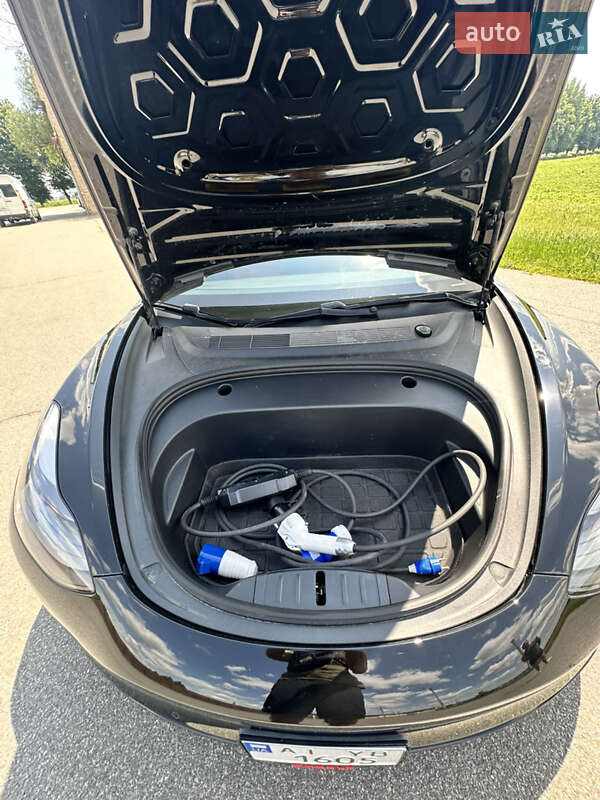 Седан Tesla Model 3 2021 в Киеве