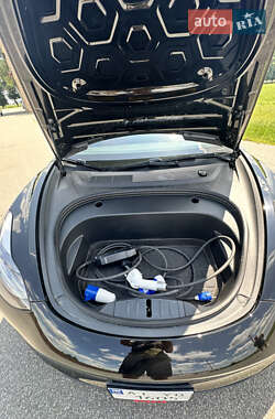 Седан Tesla Model 3 2021 в 