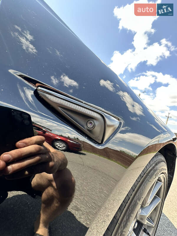 Седан Tesla Model 3 2021 в Киеве