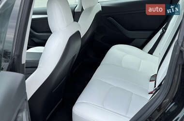 Седан Tesla Model 3 2021 в 