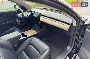 Седан Tesla Model 3 2018 в 
