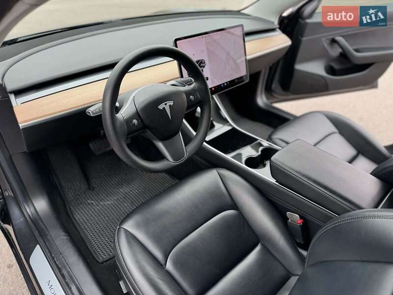 Седан Tesla Model 3 2019 в Киеве