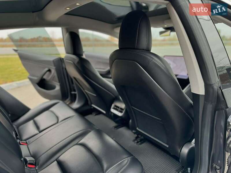 Седан Tesla Model 3 2019 в Киеве