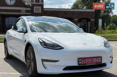 Седан Tesla Model 3 2023 в 