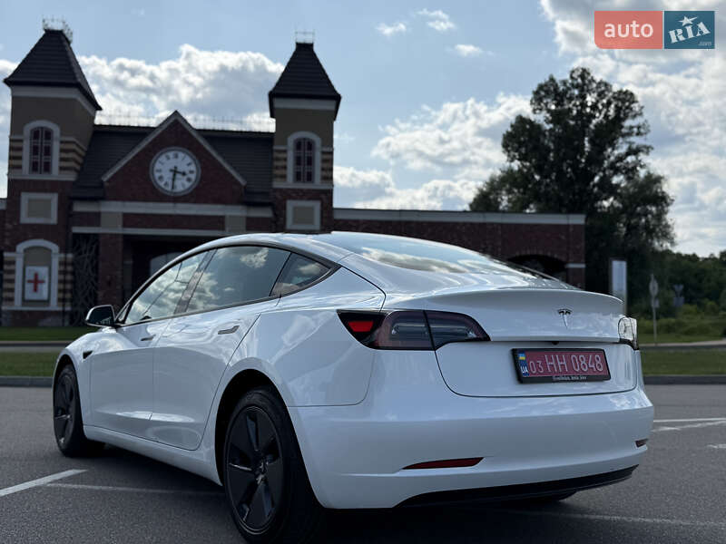Седан Tesla Model 3 2023 в Киеве