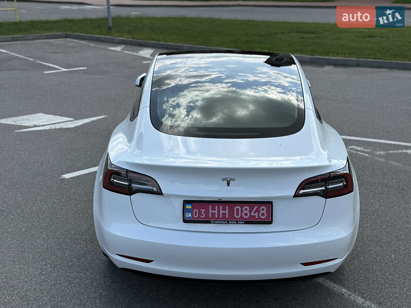 Седан Tesla Model 3 2023 в Киеве