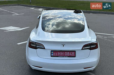 Седан Tesla Model 3 2023 в 