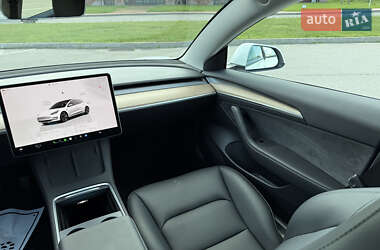 Седан Tesla Model 3 2023 в 