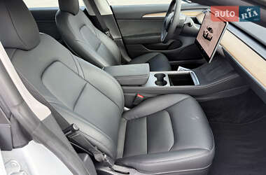 Седан Tesla Model 3 2023 в 
