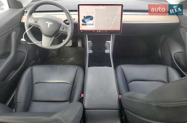 Седан Tesla Model 3 2020 в 