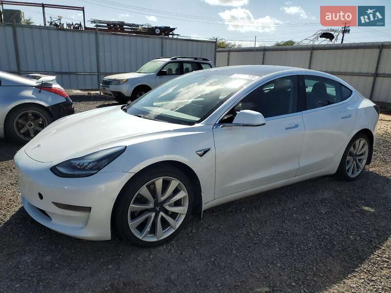 Седан Tesla Model 3 2020 в 