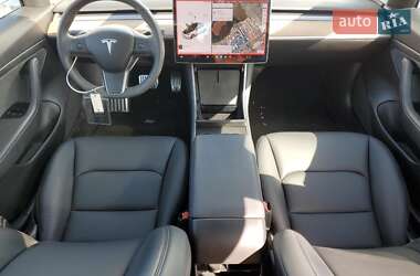 Седан Tesla Model 3 2020 в 